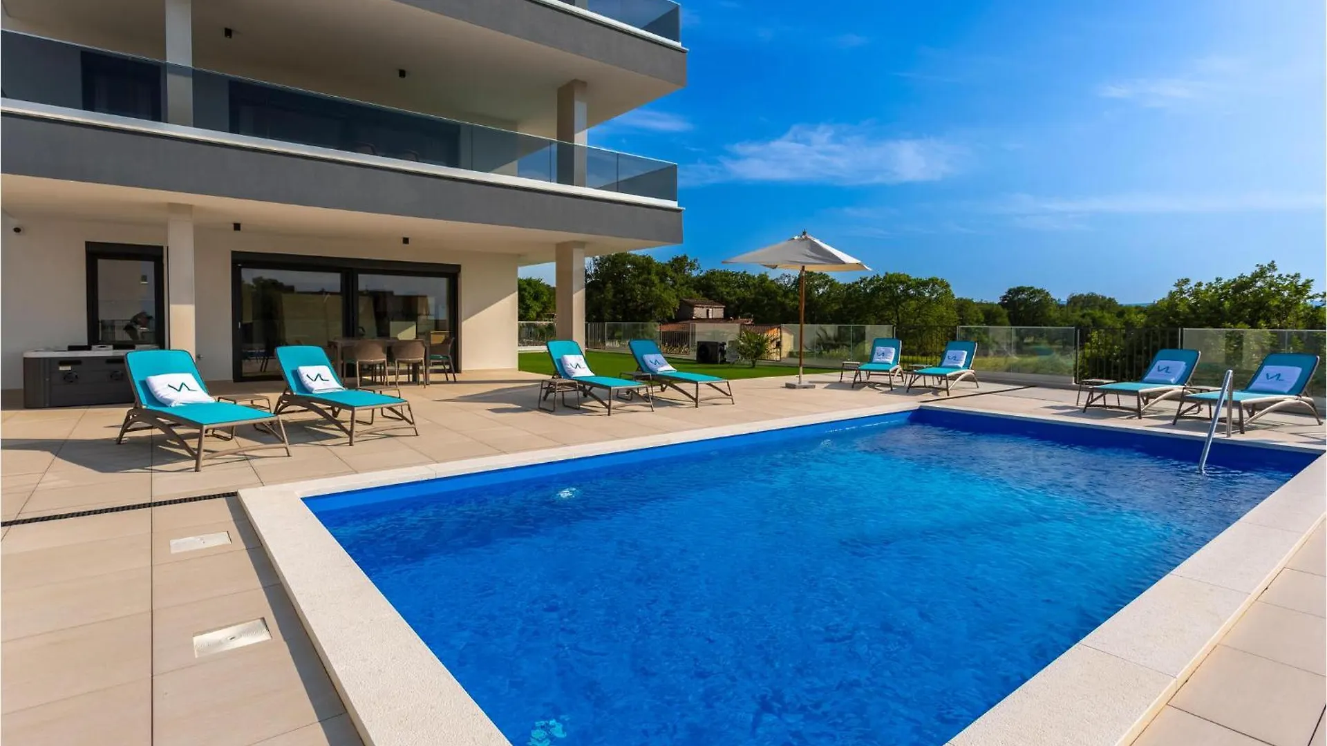 Pet Friendly Apartment In Malinska With Jacuzzi