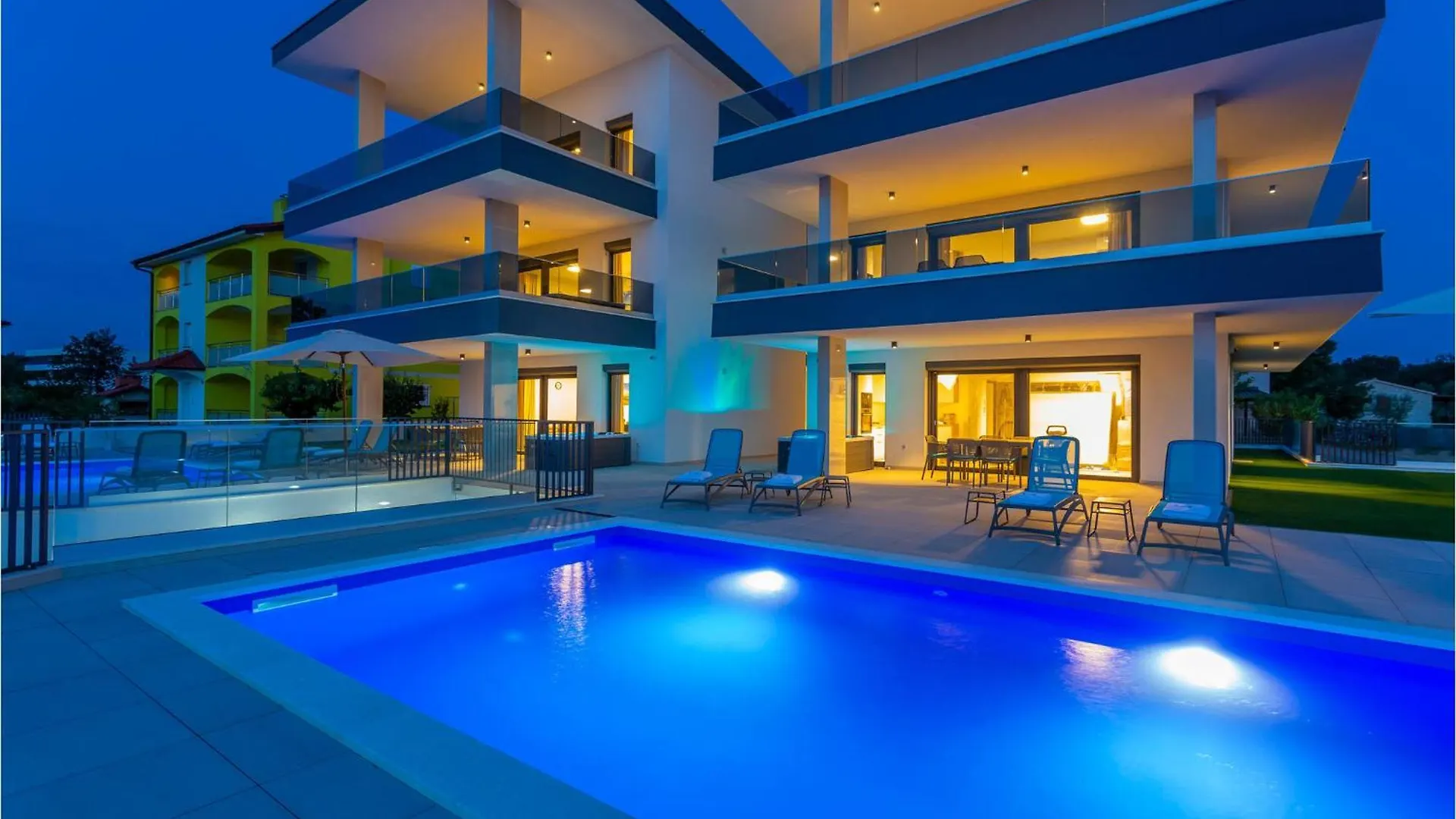 Pet Friendly Apartment In Malinska With Jacuzzi