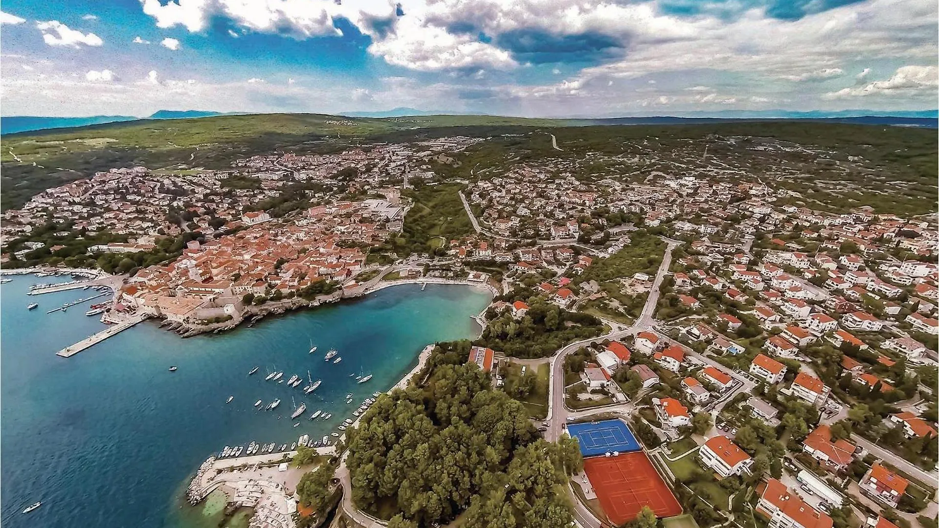 Pet Friendly Apartment In Malinska With Jacuzzi