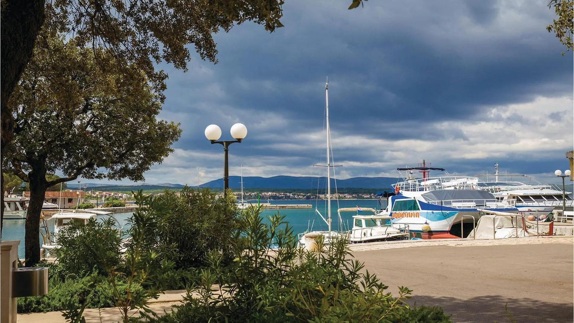 Pet Friendly Apartment In Malinska With Jacuzzi