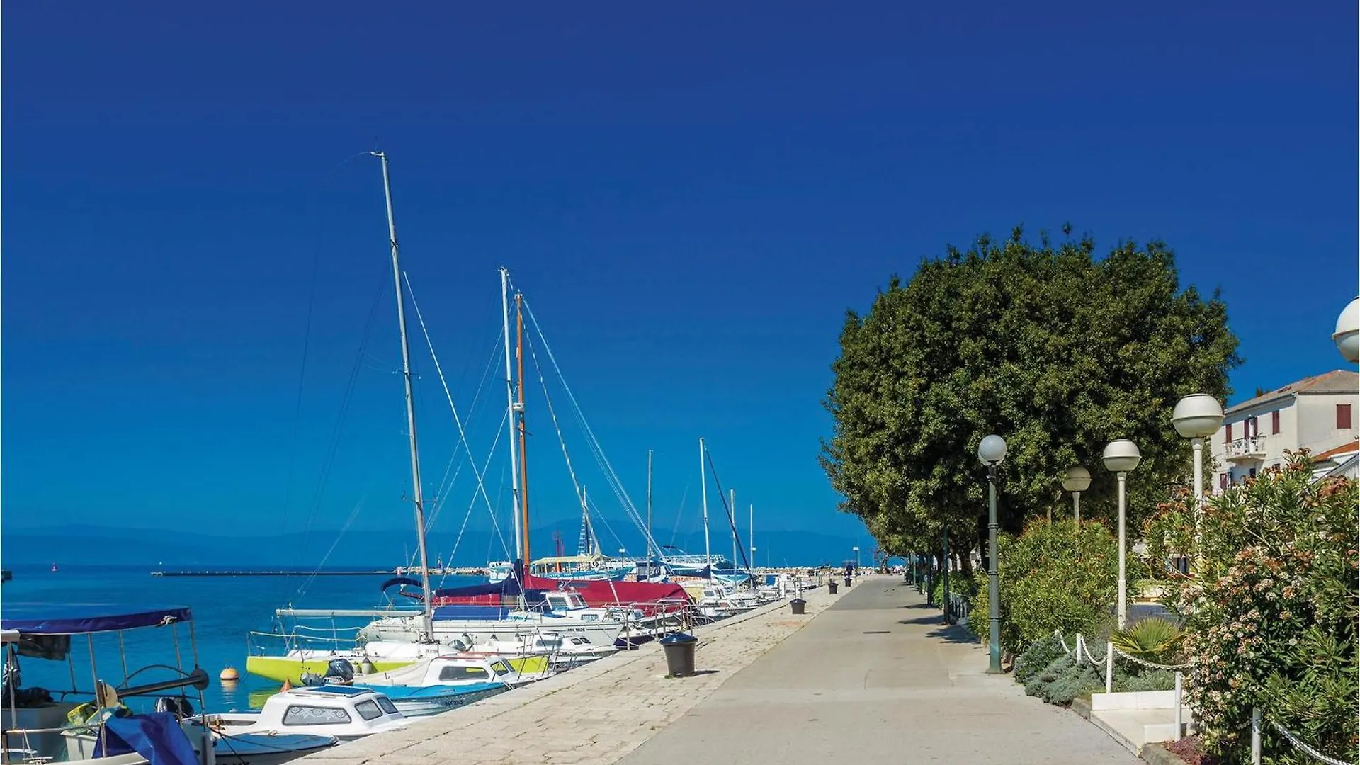 Pet Friendly Apartment In Malinska With Jacuzzi 0*,